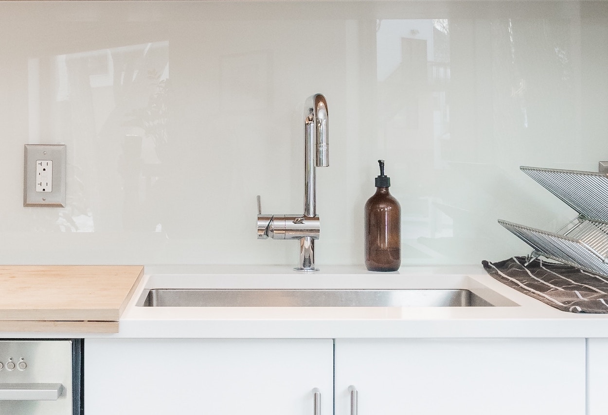 How To Fit a Glass Splashback to a Wall